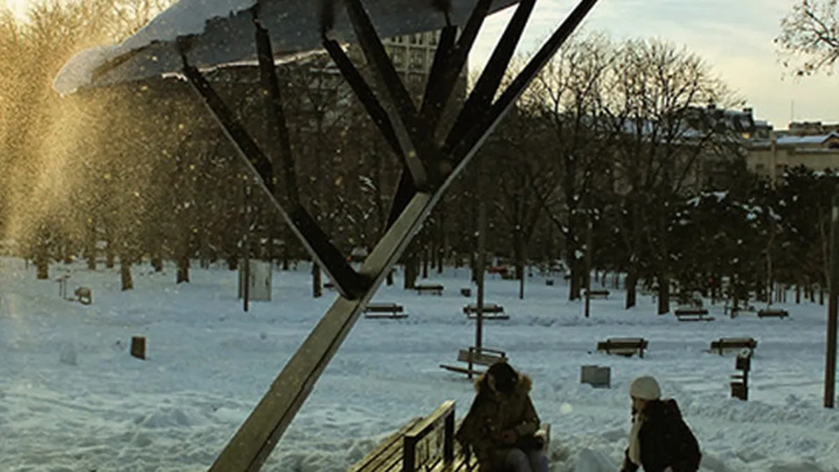 Primul oras din Romania unde iti poti incarca telefonul la panou solar