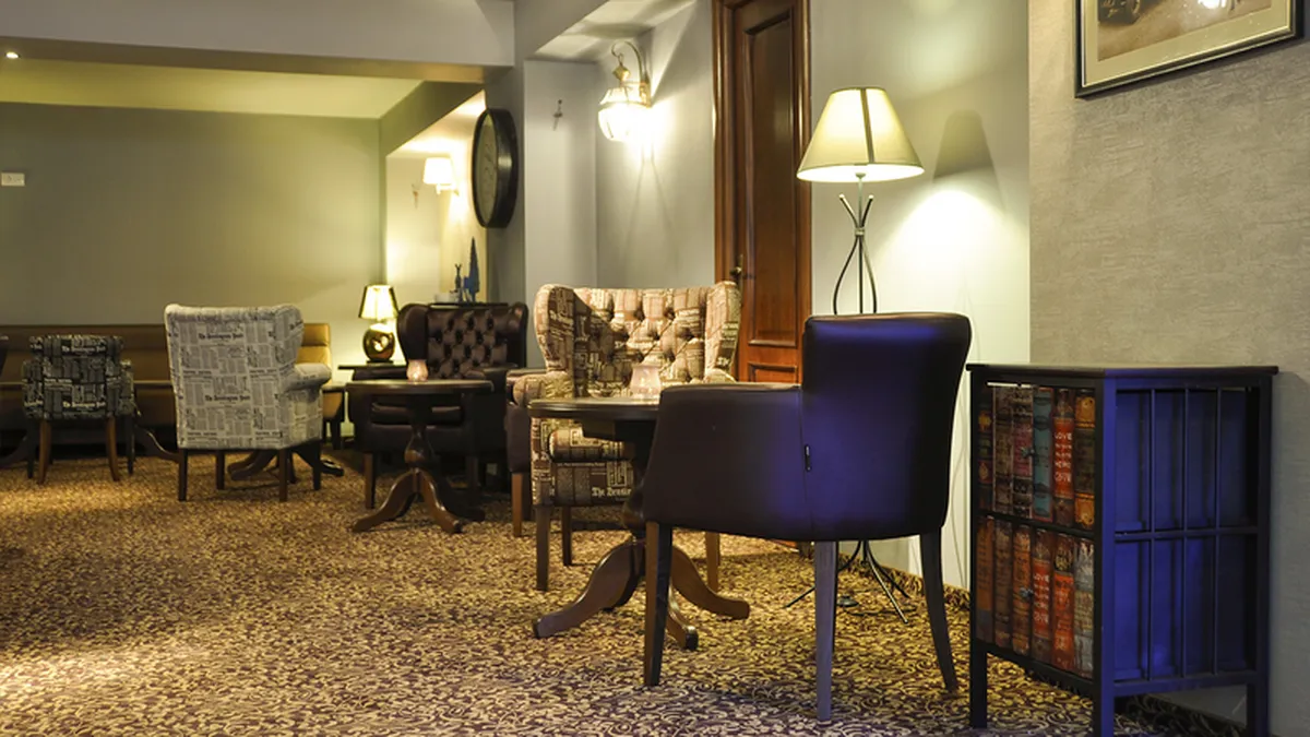 3 locuri de cazare in Sinaia care ofera tablete, TV 3D, karaoke, biblioteci si jacuzzi in aer liber