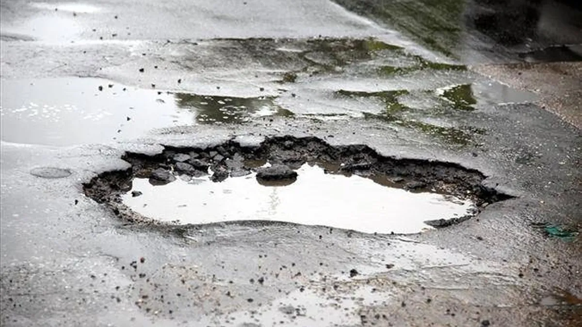 CNADNR, compania de stat cu 6.000 de angajati care nu poate astupa nici gropile fara licitatie