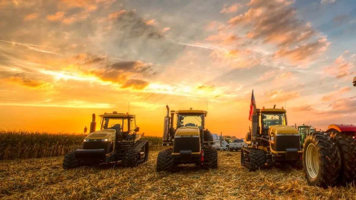 Salarii de pana la 14.000 de lei pe luna pentru tractoristii angajati in Arad