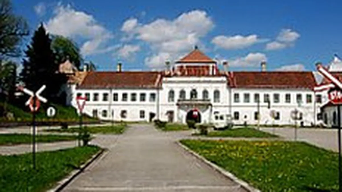 Ce sanse are sa revina la stralucirea de altadata cel mai mare castel baroc din Transilvania