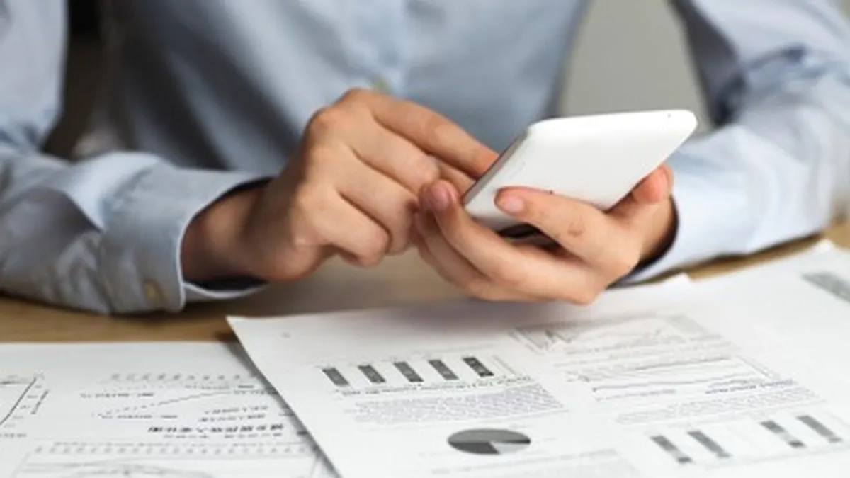 Operatorii telecom, sub lupa: Care sunt optiunile romanilor pentru abonamente si cartele pre-pay