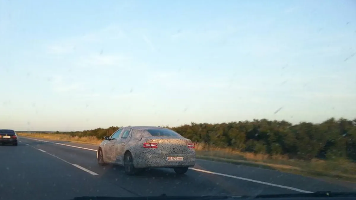 Renault testeaza noul Laguna pe soselele din Romania