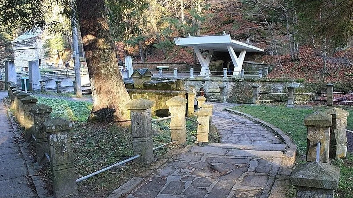 Una dintre cele mai frumoase și căutate stațiuni din Romania a rămas fără apă minerală