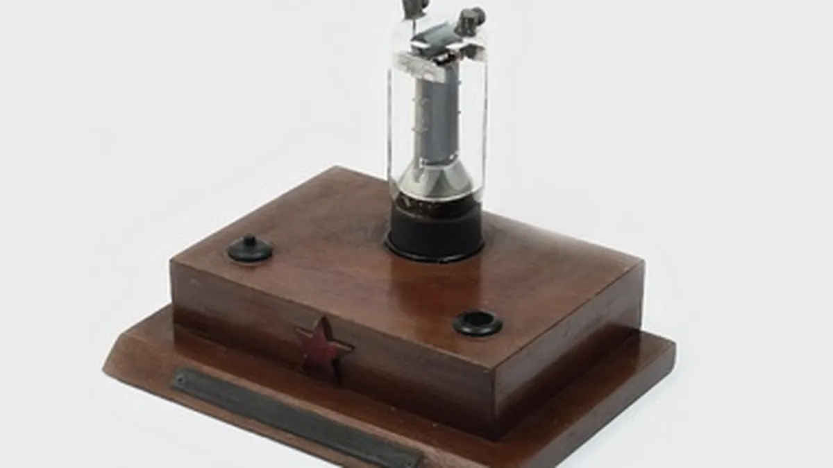 Aparat de bruiaj folosit de serviciile secrete maghiare, scos la licitatie