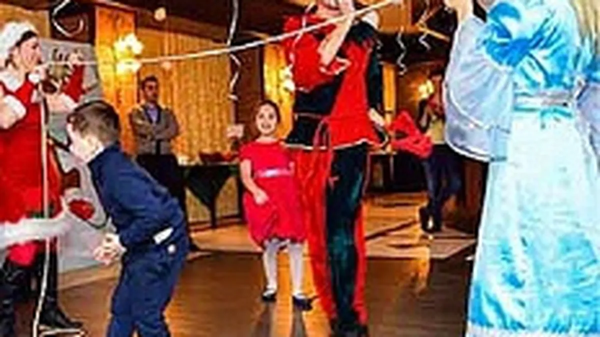 Cum să organizezi o petrecere de Crăciun pentru copiii angajaților