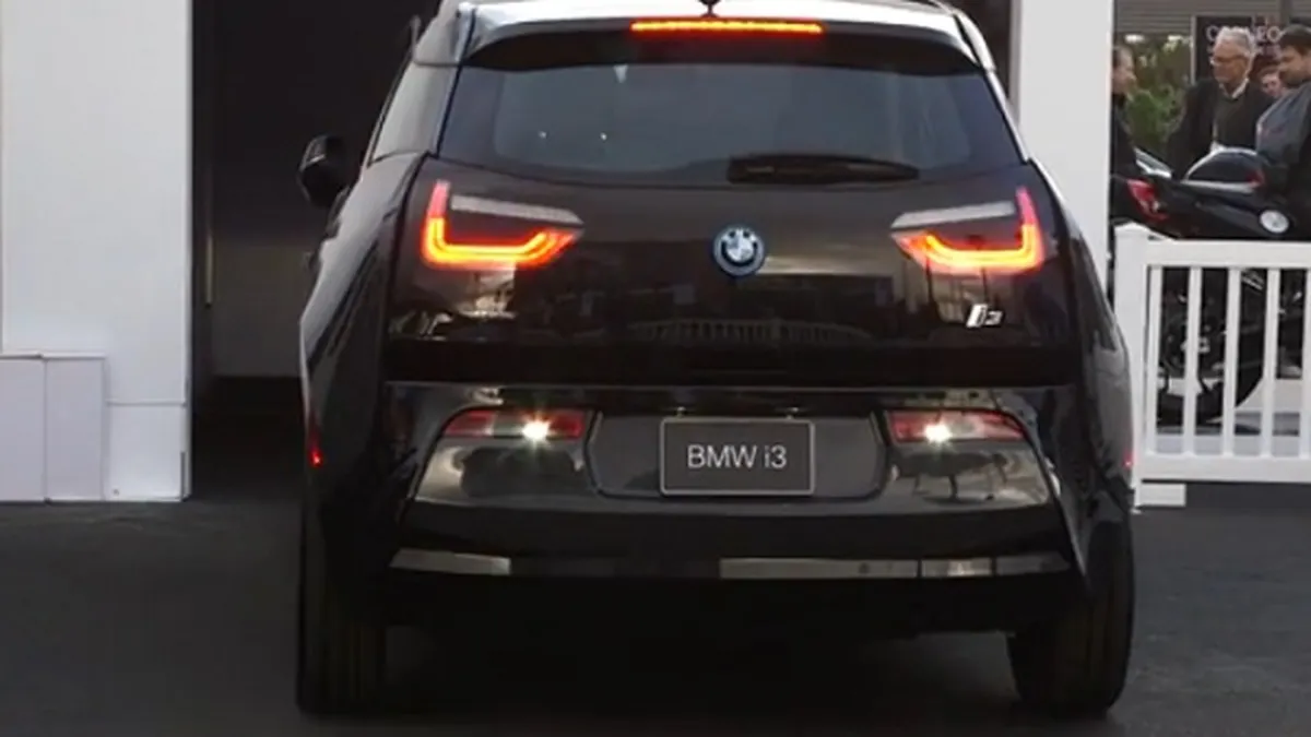 Masina care se parcheaza singura: Cum arata modelul BMW ce poate fi controlat prin smartwatch