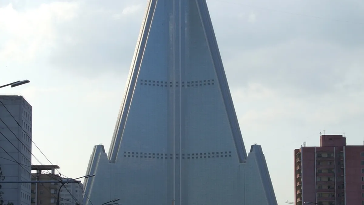 Hotelul cu 105 etaje care a ajuns cea mai mare cladire abandonata din lume