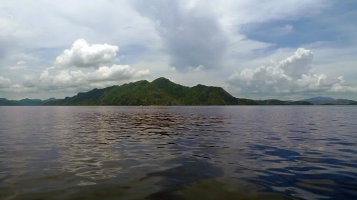 Turism extrem: Vacanta pe insula pustie, fara apa si hrana (Video)
