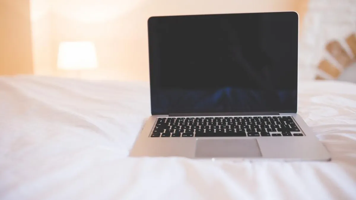 Internetul, „consilierul în turism al românilor: ce caută, ce vor și cum își aleg vacanțele