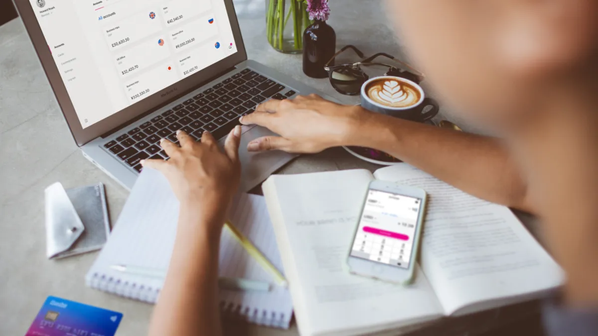 Revolut, alternativa bancară digitală, se va lansa în România luna viitoare