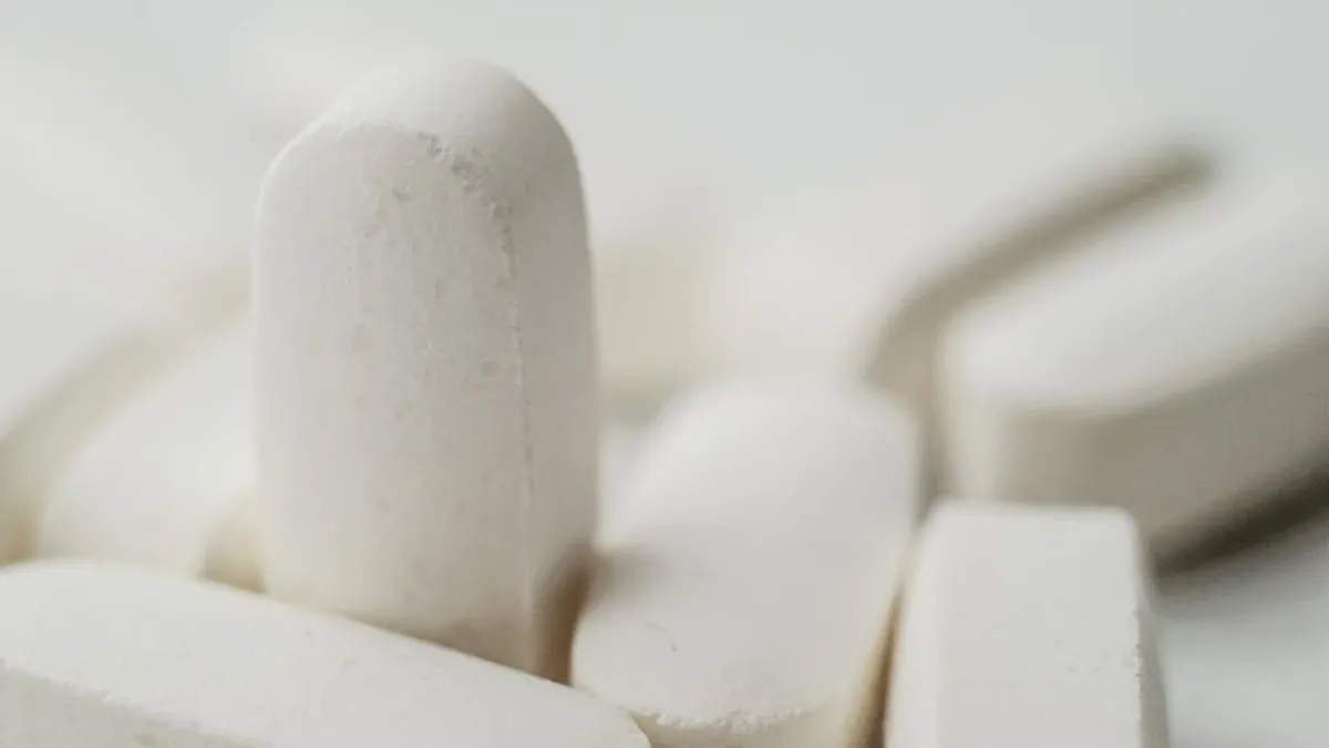 Consiliul Concurentei investigheaza producția si comercializarea medicamentelor fara prescriptie si a suplimentelor alimentare.