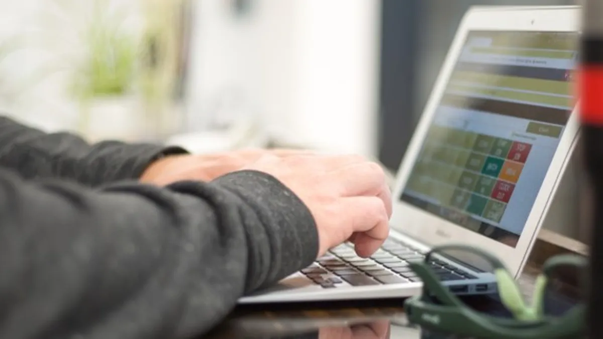 Peste 80% dintre romani, deranjati de stereotipurile din reclamele online - studiu