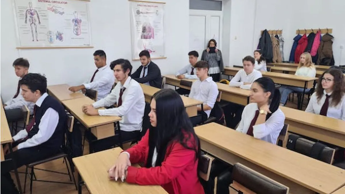 Peste 20.000 de elevi vor beneficia de bursa Bani de liceu. Cu cât vor fi răsplătiți pe lună în anul 2022-2023