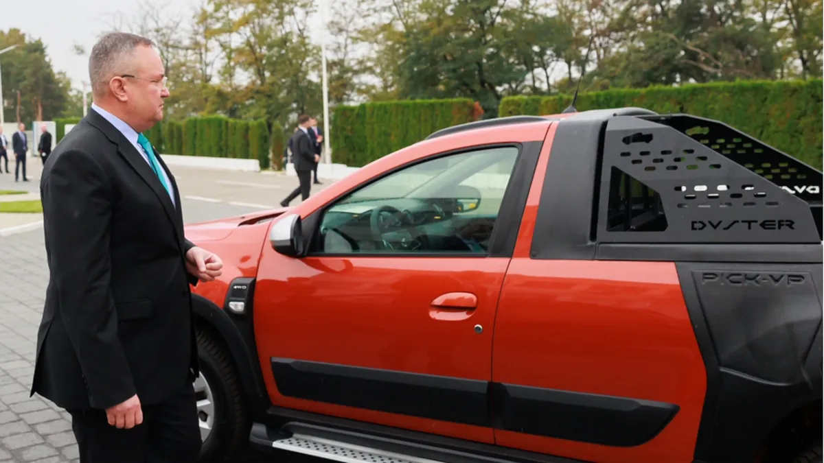 Nicolae Ciucă, după vizita la uzina Dacia din Mioveni: România şi-a propus să dezvolte o reţea de 30.000 de staţii de încărcare electrică până în 2026