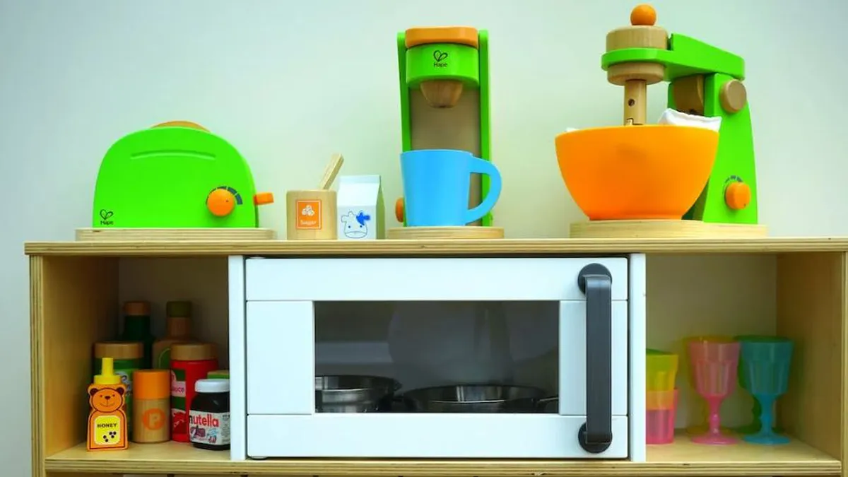 Lași cuptorul cu microunde în priză? Cât platești lunar pentru asta