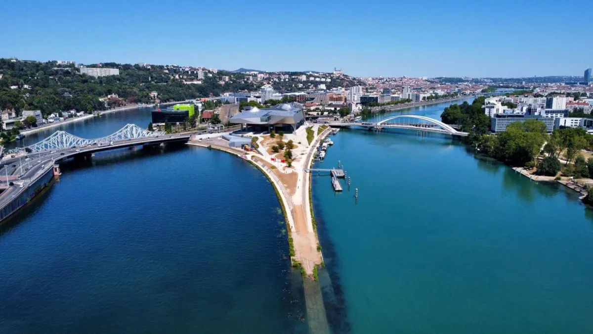 Francezii vor construi o clădire, în Lyon, fără sisteme de încălzire și fără aer condiționat. Constructorul își asumă temperaturi de maxim 26 de grade vara și minim 22 iarna.