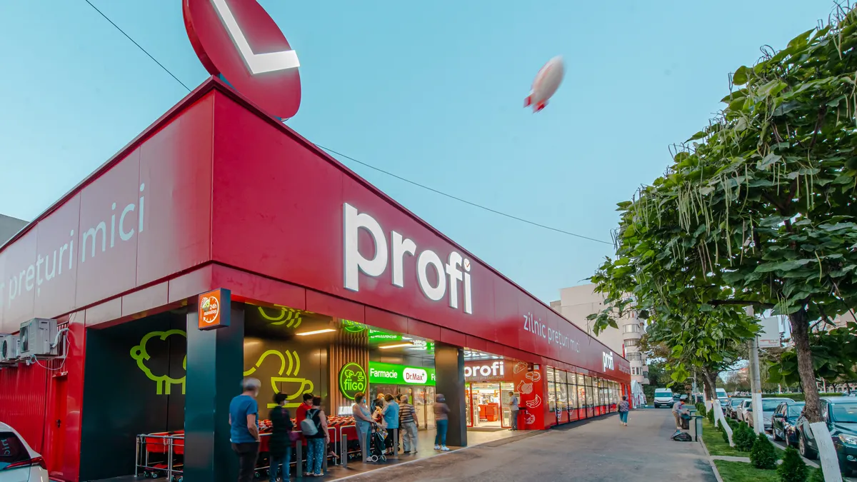 Criza energetică duce la decizii majore. Profi este primul retailer care anunță că instalează panouri fotovoltaice pentru a economisi energia