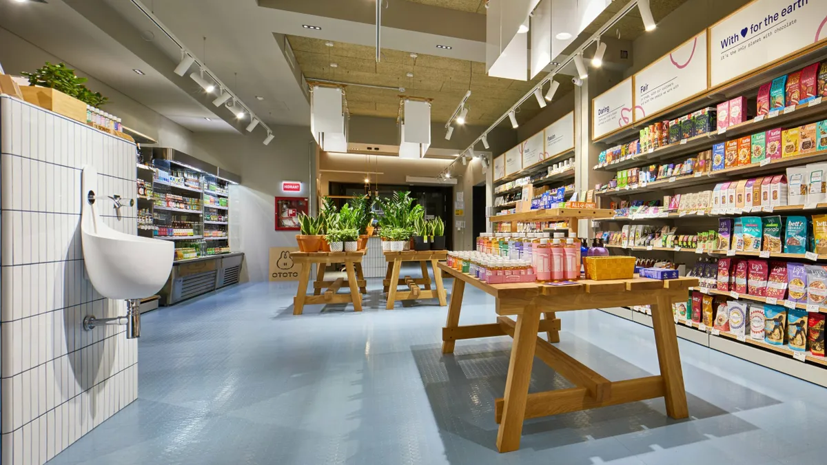 OTOTO reinventează „magazinul de cartier”! Un concept cu totul inedit pe piața din România