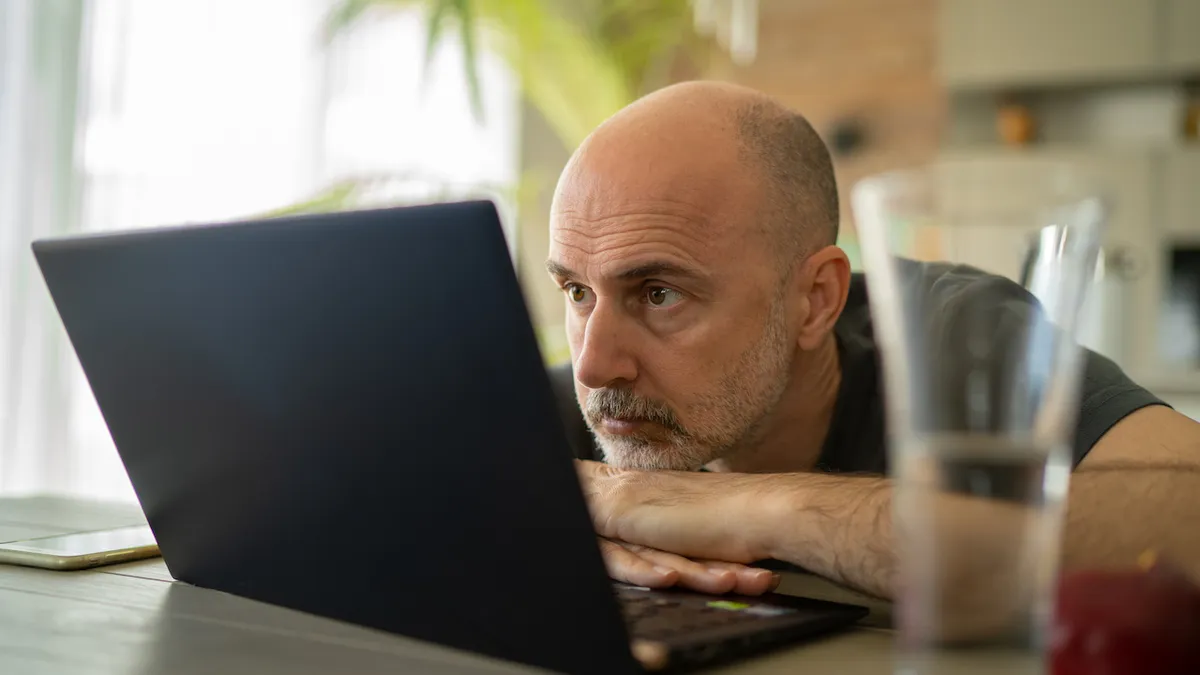 Persoanele de peste 45 de ani se angajează cu greu! Aceștia afirmă că sunt discriminați