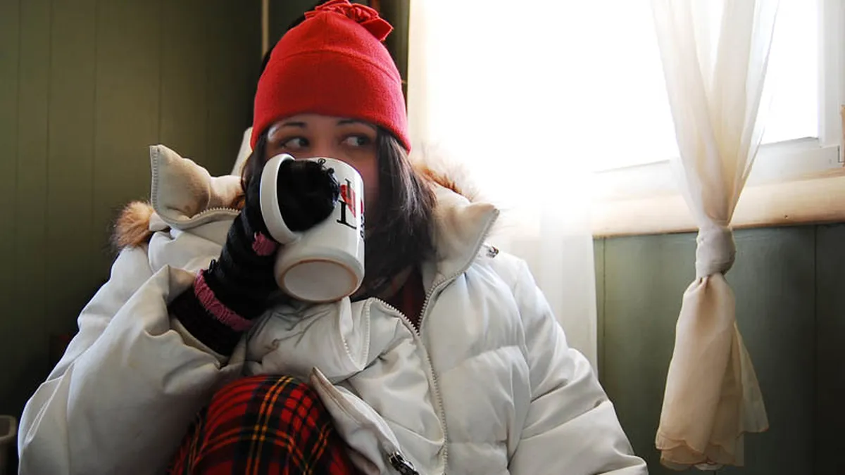 Românii, speriaţi de facturile uriaşe la energie, revin la metode ceauşiste: 99% sunt îngrijoraţi de evoluţia costurilor pentru încălzirea locuinţelor şi reduc temperatura