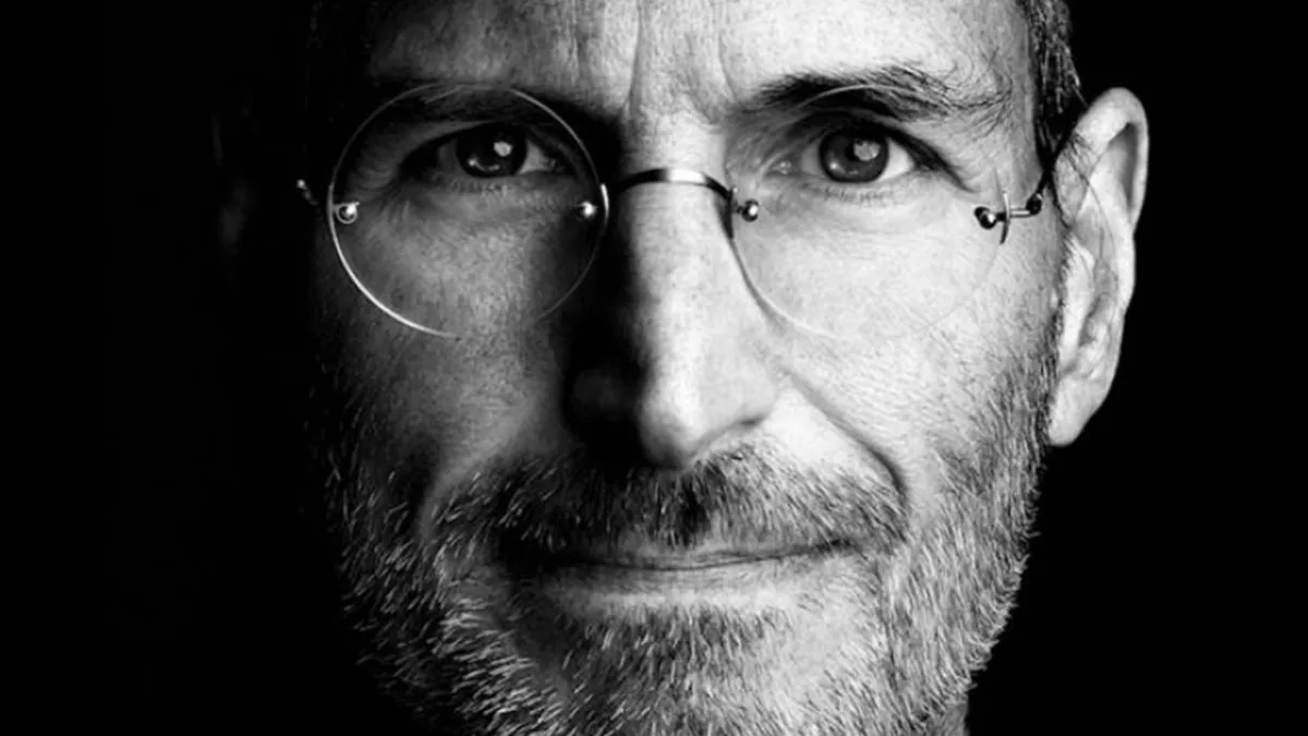 Cu cât s-au vândut la licitație sandalele care i-au aparținut lui Steve Jobs: „Steve Jobs a purtat aceste sandale în multe momente importante în istoria Apple''