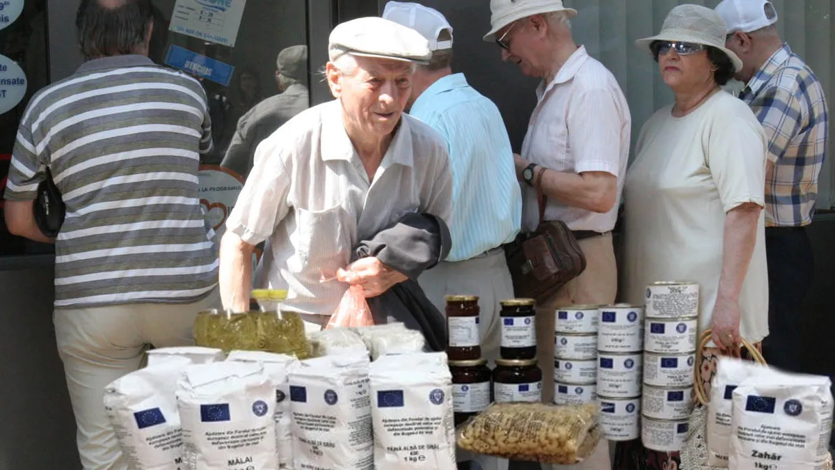 Vin ajutoarele pentru pensionarii cu venituri mici! Guvernul a anunțat că a început distribuția pachetelor cu alimente!