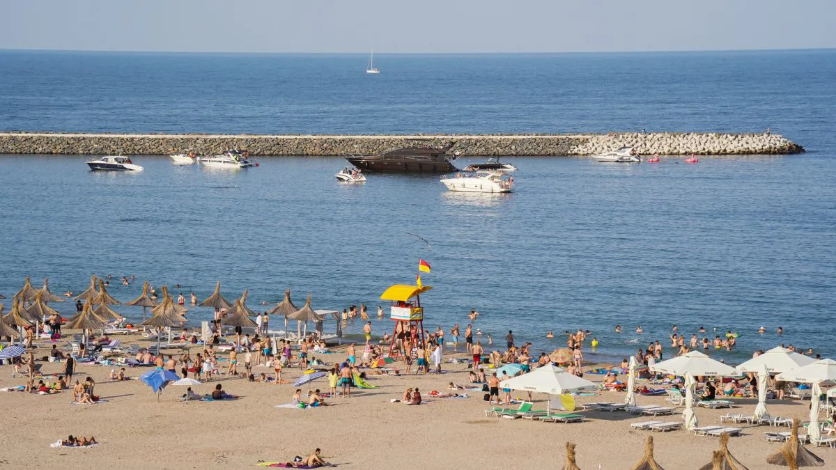 Bate vântul pe litoral de 1 mai și Paște. Realitatea este sub celor 100.000 de turiști anunțați