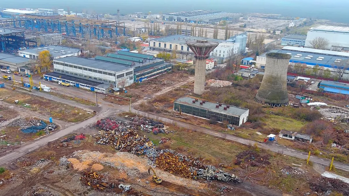 Fostul colos IMGB a ajuns o grămadă de fiare vechi și moloz. Cum arată cele 17,8 hectare de teren pe care se vor construi 3.150 de apartamente și un centru comercial