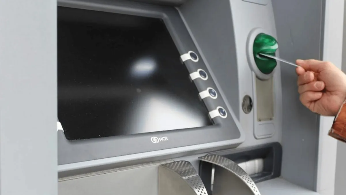 Băncile din Belgia se închid una câte una. Sunt tot mai puține bancomate și bani numerar