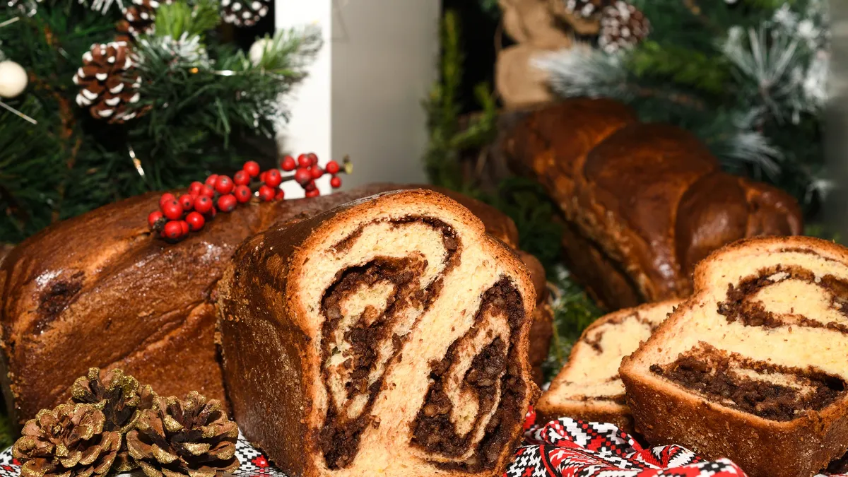 Bătaie pe cozonaci! ROMPAN anunță că oferta va depăși 7,5 milioane de produse în acest an. Câte vor ajunge la export