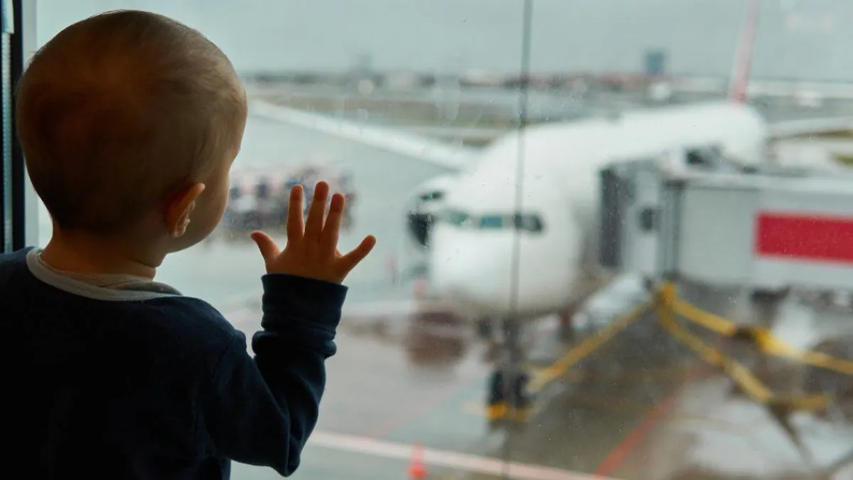 Drama copiilor din România în cifre. 39% dintre părinții plecați la muncă nu vor veni de Crăciun acasă