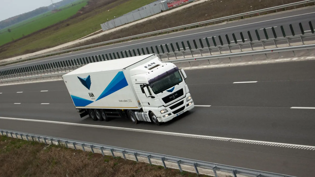 FAN Courier încheie anul cu o cifră de afaceri de 225 de milioane de euro! Compania estimează un avans de 15% pentru 2023