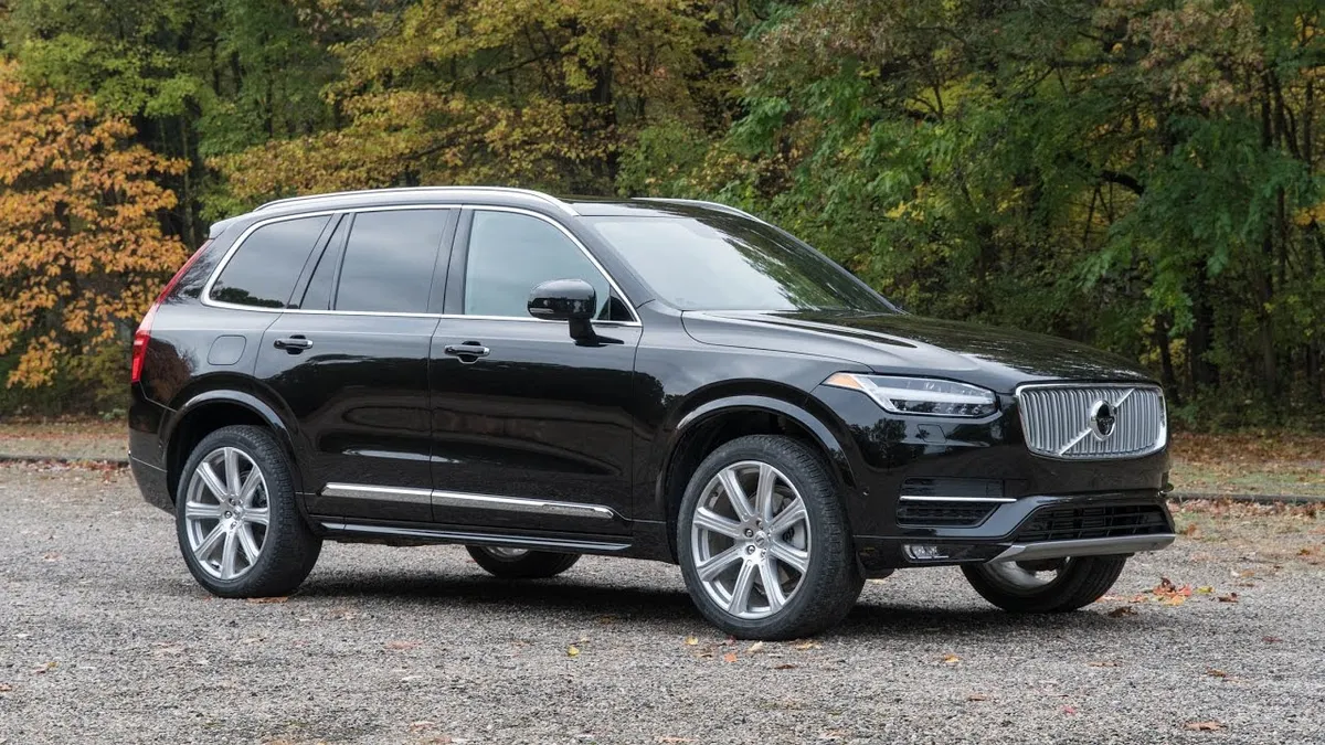 Cu cât vinde BT cel mai mare SUV de la Volvo?! Banca Transilvania a scos la vânzare cea mai sigură mașina de familie de pe piață!