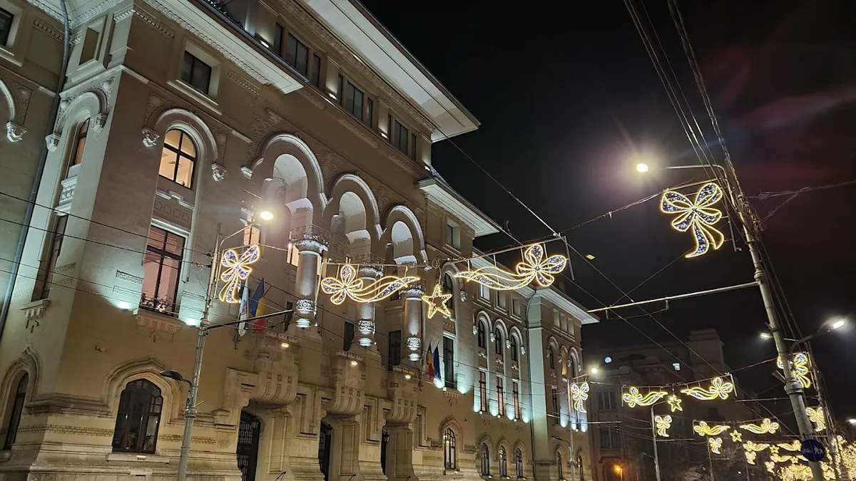 Salarii majorate cu 10% pentru angajaţii din Primăria Capitalei şi din instituţiile subordonate