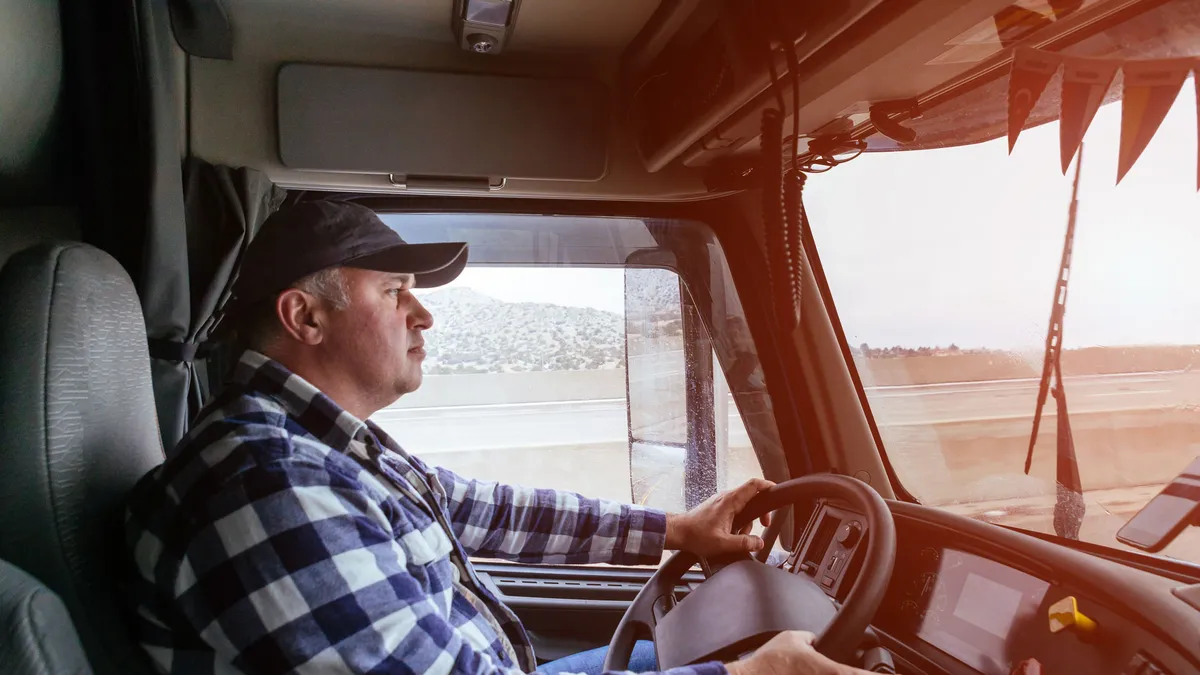 Salarii de 2.500 de euro net/lună pentru şoferi profesionişti. Lista beneficiilor pe care le primesc pe lângă salariu