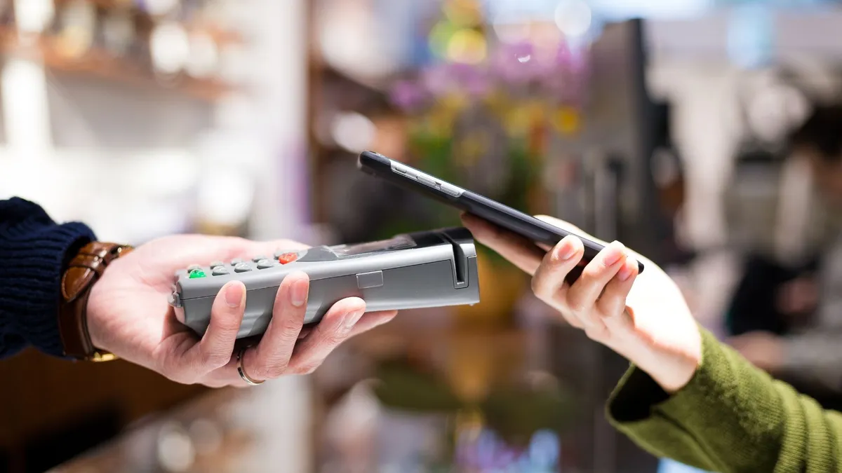 Creștere de peste 500% pentru plăţile digitale cu cardurile de tichete în 2022