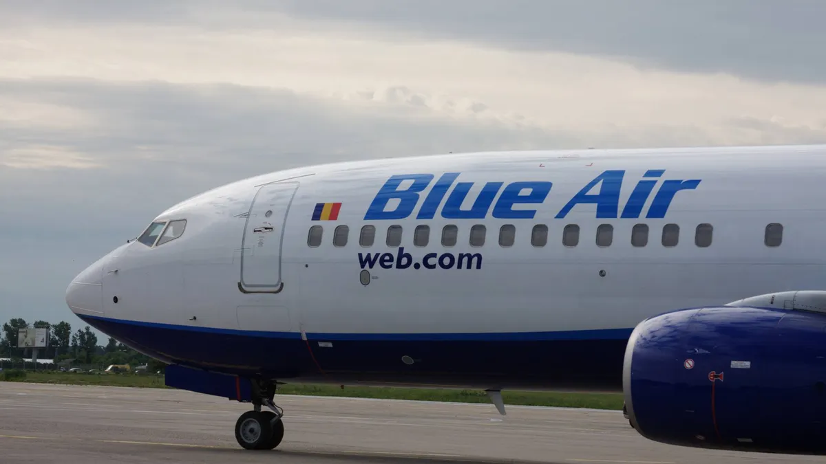 Veşti proaste pentru clienţii ţepuiţi de Blue Air. Când vor fi despăgubiţi pentru biletele pe care nu le-au mai folosit