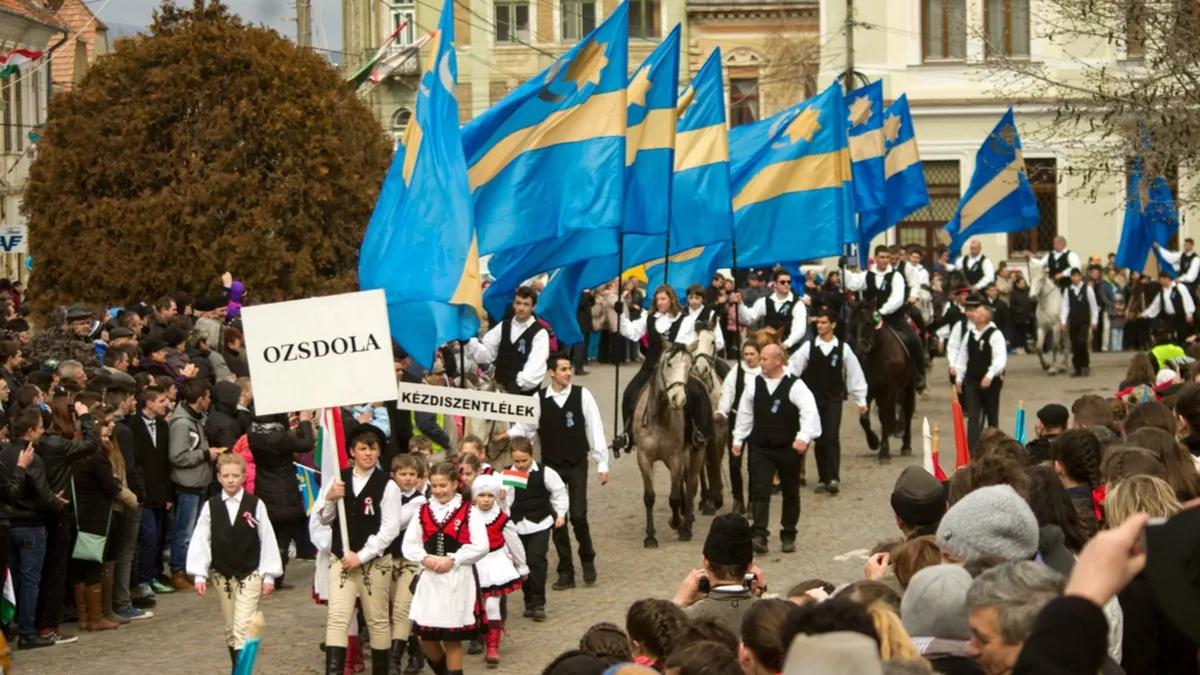 Alianţa Maghiară din Transilvania reacționează la rezultatele recensământului și acuză un „genocid tăcut împotriva maghiarilor pe timp de pace”. „În trei decenii am pierdut aproape 40% din membrii comunităţii noastre”