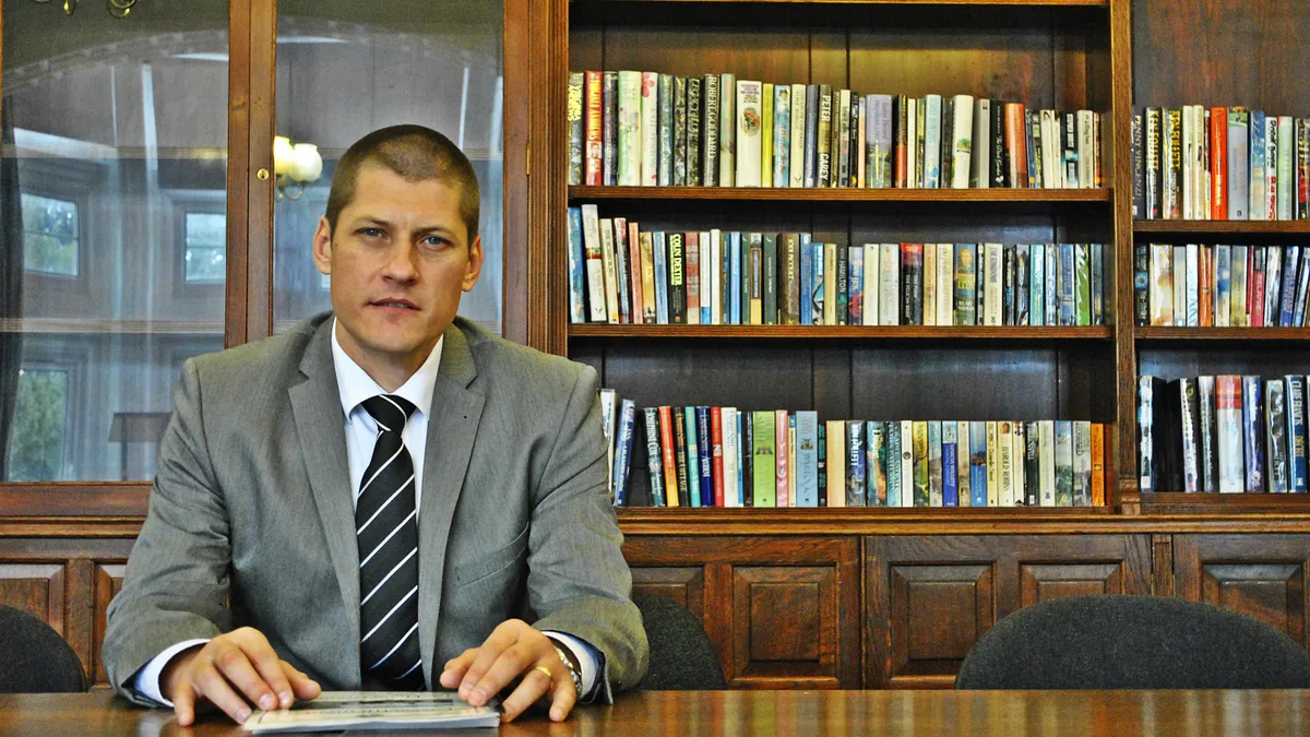 Deținuții stau la căldură iar polițiștii la răcoare. Condițiile inumane în care lucrează angajații din penitenciare. Dan HALCHIN, se “umflă” pe Facebook