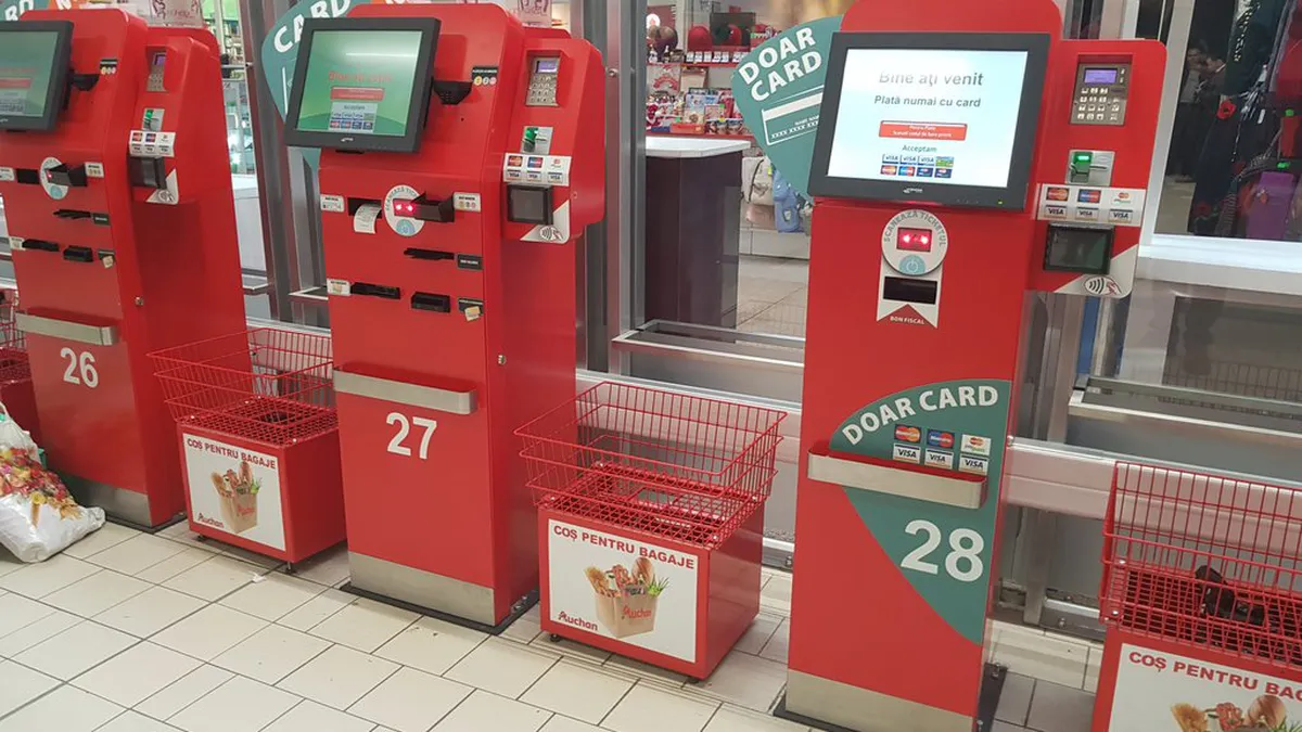 Fără casieri la Auchan! Retailerul vrea să implementeze case de marcat 100% self service. Ce se va alege de angajați