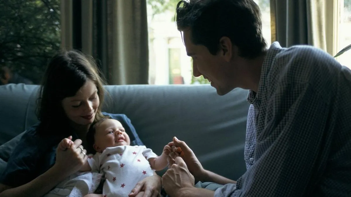 Concediu creștere copil 2023. Mai multe zile libere pentru al doilea părinte