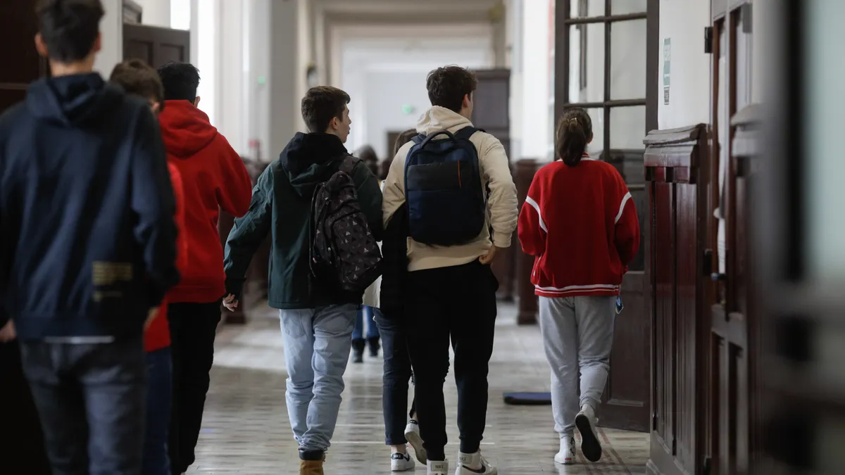 Lipsa de educație a tinerilor din România, vina profesorilor din școli. Directorul Colegiului I.L Caragiale din Capitală: „Cei care educă ar trebui să fie educați ei înșiși. Realitatea asta este”