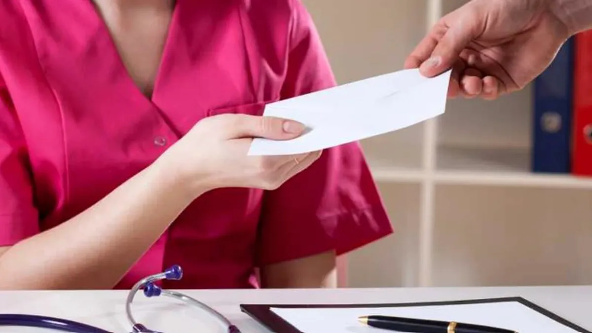 Mita se practică la rezidențiat. Pentru succesul garantat la stomatologie, se oferă iepuri, fazani, salam uscat și țuică