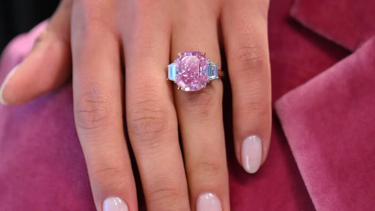 Un diamant roz, printre cele mai rare din lume, va fi scos la licitație. Ce sumă se cere pentru „Eternal Pink”