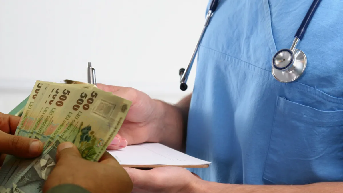 Doctorii din România primesc cea mai mare șpagă la nivel european. Peste 18% dintre pacienți aleg să acorde atenții financiare medicilor