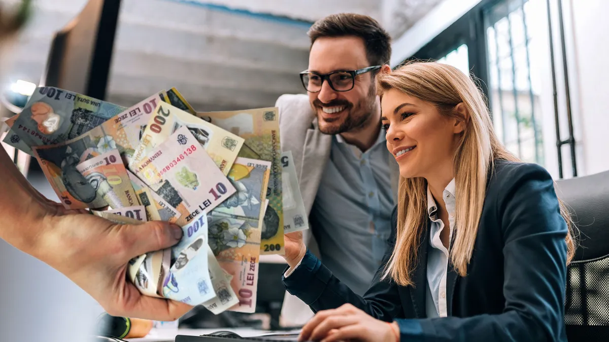 Cele mai bănoase joburi în 2023! Veniturile ajung și la 100 de dolari pe oră