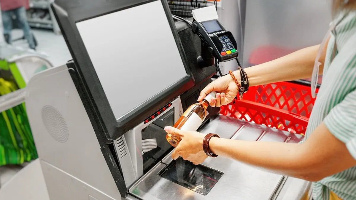 Noul sistem care îți află vârsta! Vânzătorii vor fi obligați să vadă vârsta clieților la cumpărături