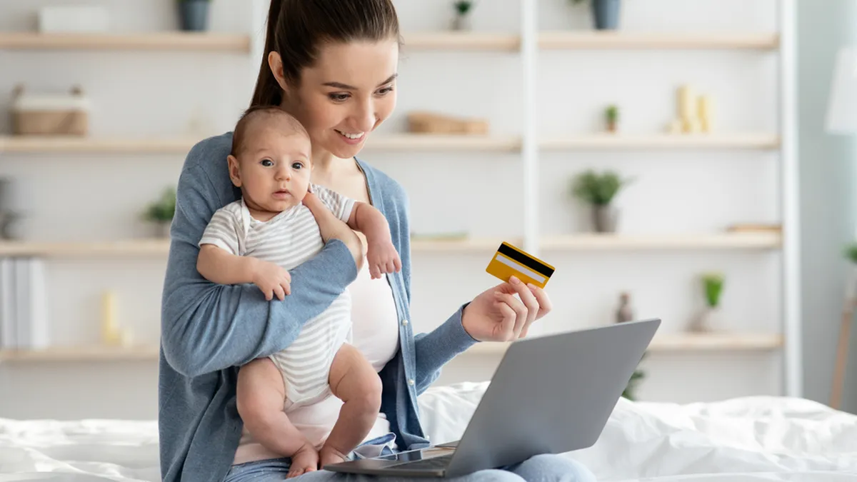 Veste bună pentru mame de 8 Martie. Indemnizaţia de creştere a copilului se majorează la cel puţin 1800 de lei/lună