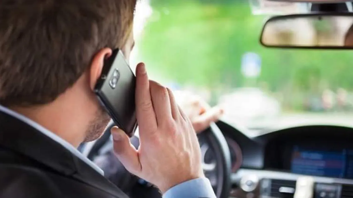 Trucul prin care poți scăpa de amenda pentru vorbitul la telefon în trafic! Nu o să îți vină să crezi